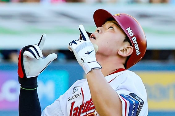 "私はあんな風には弾けないでしょう?「→」うん、だめだ」297本塁打の長打者も驚くパワー、「来年はもっと良くなる」期待が高まる全義山の成長ストーリー