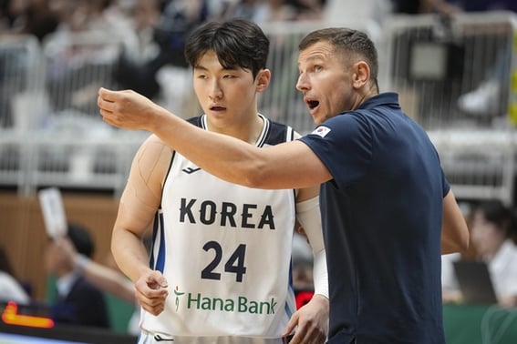 From 1 win and 6 losses to a 'three-game winning streak' against Saudi Arabia, the Philippines, and the Philippines... A dramatic turnaround ahead of the Asian Games, but the coach says, "It's not 100% yet" [Suwon]