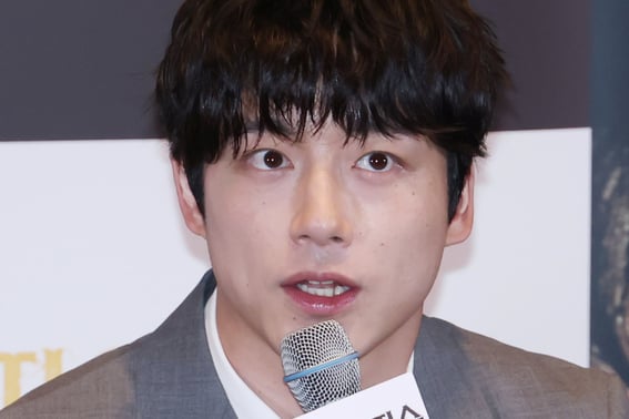 Kenta Sakaguchi Announces Surprise Marriage to a Non-Famous Woman: "I Will Strive Even Harder" [★Japan]