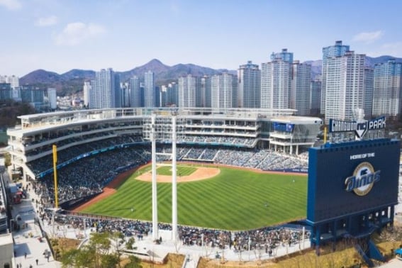 'The last train is about to leave' — Is it always 7 p.m.? Why do all 10 KBO clubs share the same clock... 'Jamsil and Changwon are different' [Ryu Sun-kyu's Bizball]