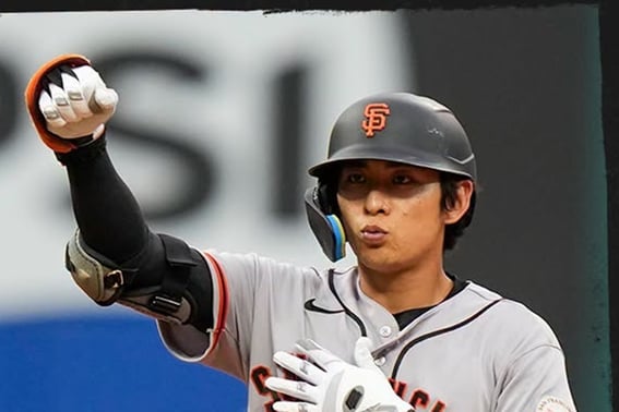 ¡Imposible! Lee Jung-hoo, quien esperaba un promedio de bateo de 0.530 y logró múltiples hits, vio robado su jonrón; se conformó con dos carreras impulsadas en un doble golpe y fue alentado por su excelente defensa.