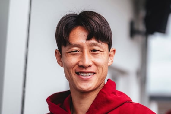 Once again, 'Master Key' Lee Jae-sung explodes with the league's first assist! Mainz crushes Hamburg 5-0 for their 'first win of the season'