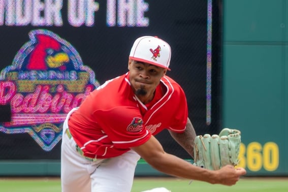 "Wear your cap straight!" Rookie pitcher scolded by umpire for mumbling, league office issues warning → U.S. fans: "Has he been intoxicated by power?"