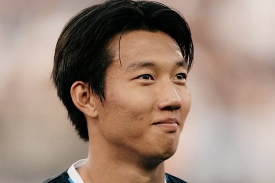 Aunque luchó en el primer tiempo, fue diferente en el segundo... Debut de Lee Han-beom en la UEFA Champions League: "Ayudó a recuperar la iniciativa", su valoración superó incluso a la de su compañero.