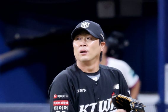 'LG→Samsung→KT' Pro 23-Year Veteran Iron Man Praised by Championship Coach "Woo Kyu-min is truly amazing! He even started games and threw in 902 appearances"