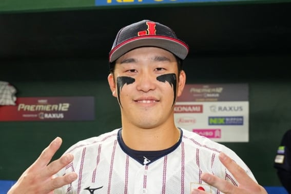Shock! Japanese batting champion who suddenly divorced in August spotted in close hotel date with a "beer girl" → The nation is in an uproar