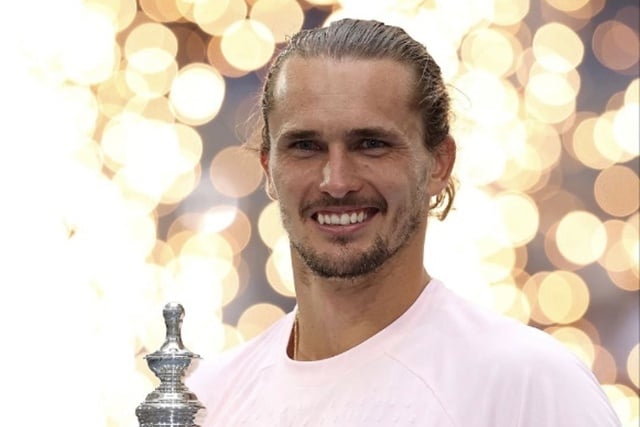 "Why isn't everyone standing up and applauding?" Zverev, bewildered, didn't even realize he had won... After 11th US Open challenge, finally crowned champion