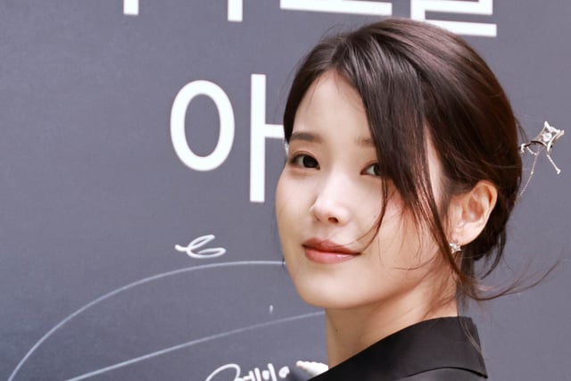 [Official] IU's health deteriorates; no top star like this.. Despite halting activities, confirms stage greeting for fans