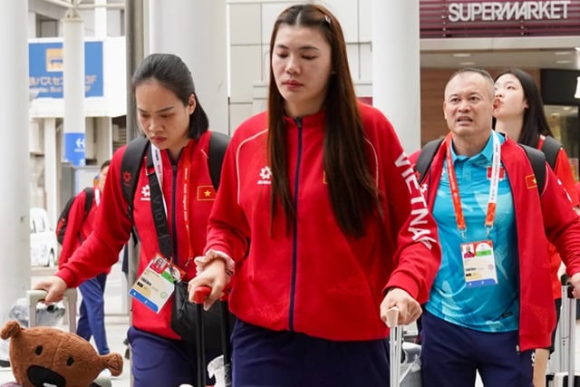 AG absurd mistake! "Waited an hour at the airport, but was taken to the wrong hotel"... In the end, all members of the Vietnamese women's volleyball team moved with their luggage in tow