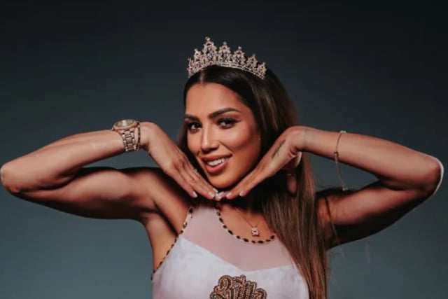 'Ring Girl' Beauty Mom Boxer Mocks Teen TikTok Star: "You're Pretty, But Younger Than My Son"... "Beauty May Lose, But Fists Win"