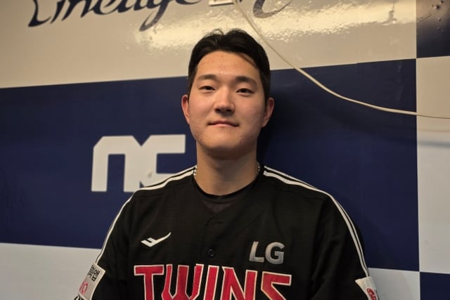 "I burdened the team." Even after hitting 17 home runs, he was troubled... How LG's 23-year-old power hitter, Moon Jung-bin, is slowly overcoming the growing pains of a 77th-round draft pick