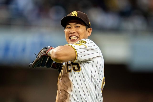 '今日也准时打卡！' 每逢比赛结束必现身的“胜利妖精”宋成文，为圣迭戈教士队以 9-2 完胜再添助力。