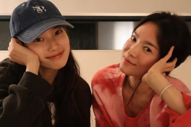 Suzy and Song Hye-kyo, beautiful best friends wearing the same outfit [Star Issue]