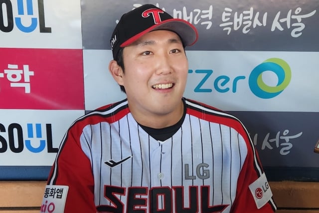 "I want the saves champion title," the rookie elite closer, whose "do whatever happens" carefree pitching style delivered '30 SV dignity'