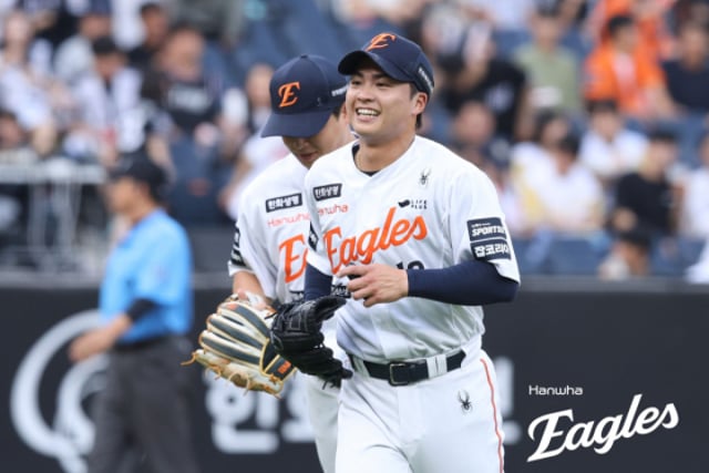 'How could this be?' A 'super-sized variable' emerges in the Korea-Taiwan match... Why did the 20th-year-old rookie Lin Yi-wei start? When will the KBO's 11-win Eagle pitcher appear?