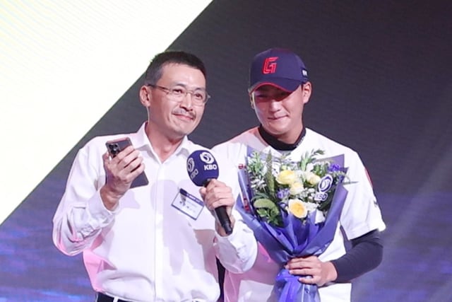"What if Park Geun-seo gets upset?" The father's La Bamba dance turned the draft upside down, but he only realized it too late... The son, however, said, "If not for my parents, I couldn't have gotten here."