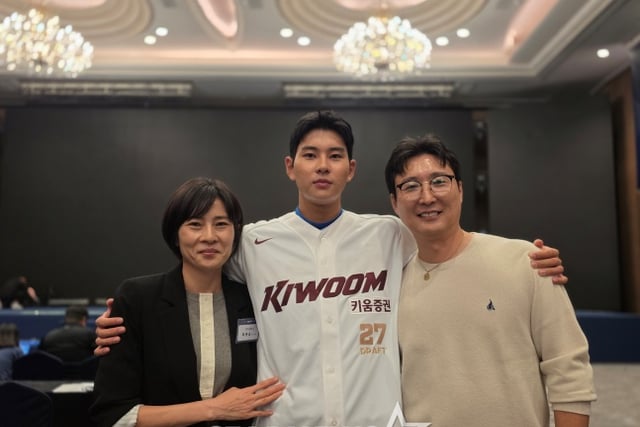 '48 billion won didn't shake him': Kiwoom's Ha Hyun-seung rejects another $3.5 million MLB offer just after the final against Japan... even his mother was surprised by his resolve to stay in the KBO