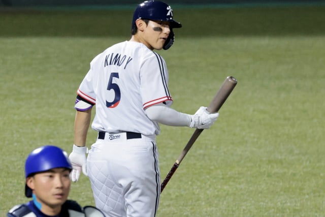 '三振-ファウルフライ-三振' 切実だったキム・ドヨン、'二塁打→決定的得点' 安堵のため息 "次は打者の恩恵を受けられるように" [愛知名古屋AG]