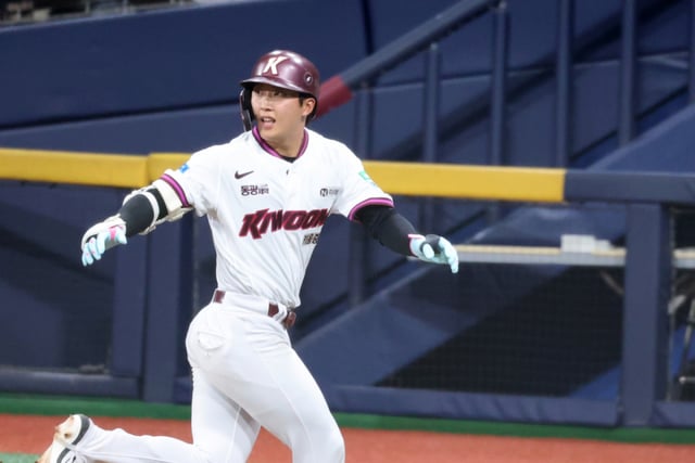 'Unranked → Development Player → First Division Debut': Won Seong-jun does it again! Second Futures League Rookie of the Month award this year... LG's 19-year-old left-hander Park Jun-seong also wins for the first time