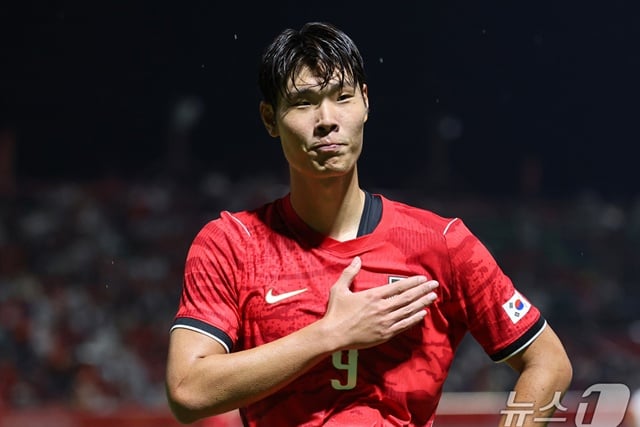 "I came late but they did everything for me." Lee Young-jun's multi-goal performance and Kim Ji-soo's goal involvement... Korean football crushes Vietnam 4-0, reaching just two wins short of a four-peat [Aichi Nagoya AG]