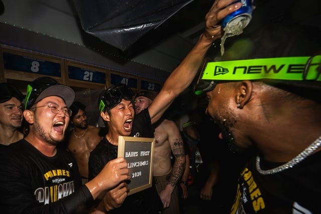 'Big Break' Song Seong-moon, clinches postseason berth in MLB debut year! Wild champagne party → Reality: "Slim chances of joining PS roster"