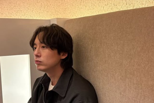 坂口健太郎，警方出动风波后依旧从容……"上映一个月纪念舞台问候"