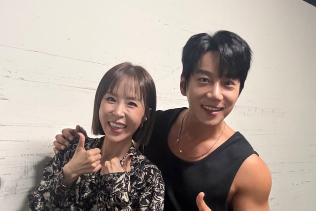«Mun-won ♥» Shin Ji, su rostro adelgazado y aspecto esquelético en sus últimas noticias… Su figura delgada junto a Hwang Chi-yeol
