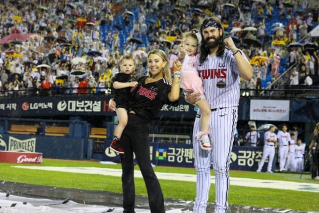 [Official] The "tearful" foreign investor ace who left LG returns to Jamsil on his birthday! Casey Kelly to throw first pitch in KIA game on the 4th... Jamsil's guardian +1R rookie also takes the mound