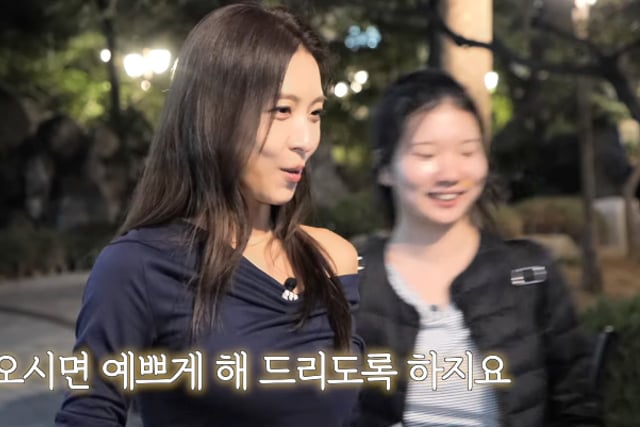 Hah Ji-won, de 48 años, conquista todos los festivales universitarios con su belleza real: "Es demasiado guapa" [Soy Ji-won, estudiante de la promoción 2026]