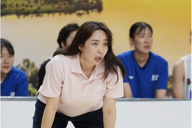 [On-site Interview] "I want to be like Coach when I go pro" — A 'Commander of Total Victory' Moved to Tears by a Single Word from Her Player... "I Feel Proud and Touched; I Want to Become a Mentor Like an Older Sister"