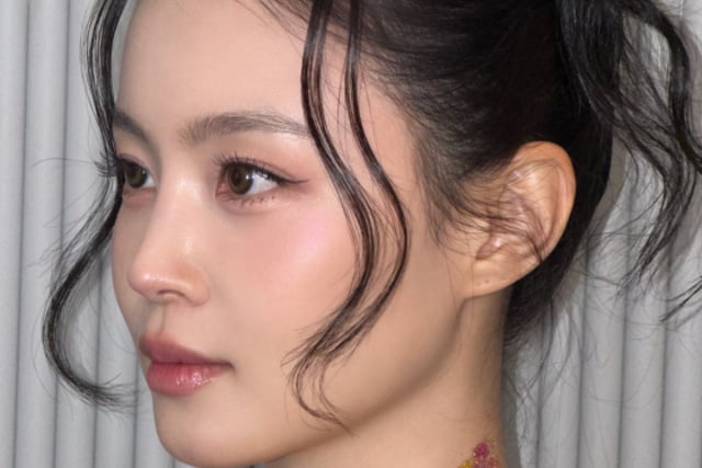 Rapper Dok2, amid "marriage rumors," showers affection on girlfriend Lee Hi: "My love, you did so well" [Star Issue]