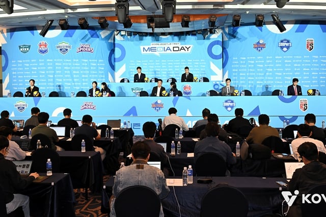 “Only the Top Two Teams Get the Upper Seats”: Seating Arrangement at Media Day Draws Attention; “It Feels Good to Be the Champions” [V-League On-Site]