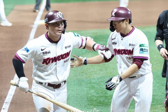 “Four Home Runs Explode”: Kiwoom Closes Season on a High Note! “Absolute Dominance” with 10 Wins and 5 Losses Against Hanwha [Gochok On-Site Review]