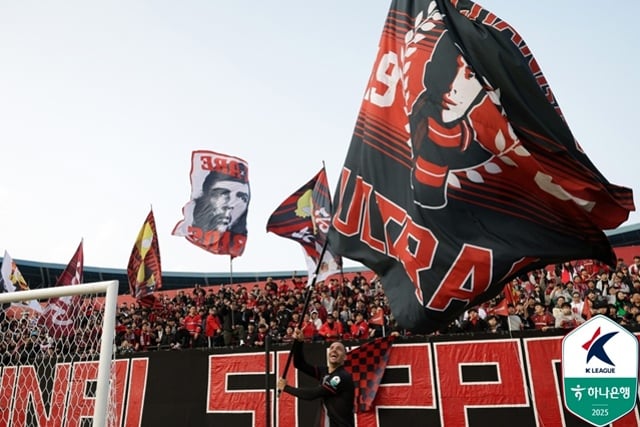 After promotion, he first tattooed fans' cheer on his arm... "A special story behind the captain's armband too" Bassani ultimately re-signs with Bucheon through 2028