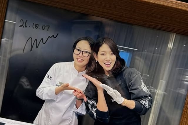 “Choi Tae-jun ♥” Park Shin-hye goes out for the first time in two weeks after giving birth to her second child… Showcasing her unchanged beauty [Star Issue]