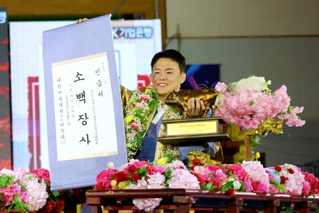Kim Seong-ha claimed his second individual Sobak Jangsa title at the Goesan Chuseok Jangsa Ssireum Tournament