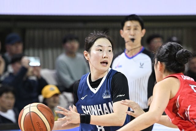 [On-site interview] 'Not the No. 1 overall pick, nor an Asian Games gold medalist' Coach Choi Yoon-ah's affectionate gaze is on Kim Ji-young... "Wishing for her to grow beyond a team manager into a problem solver"