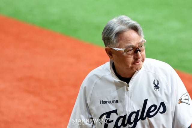 [Official] "Ultimately, a titleless ending": Kim Kyung-moon, Hanwha Eagles manager, bows his head and departs after 'KS appearance in 19 years → drop to 9th place'