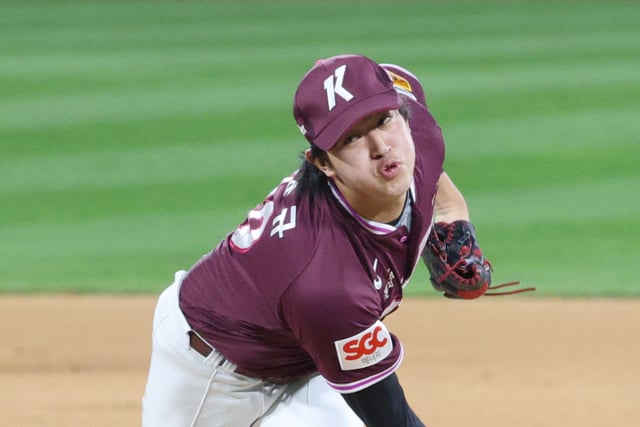 The 194cm right-handed ace prospect traded for Choi Won-tae resolves military service first... Kiwoom's Kim Yeon-ju also enlists on the 12th