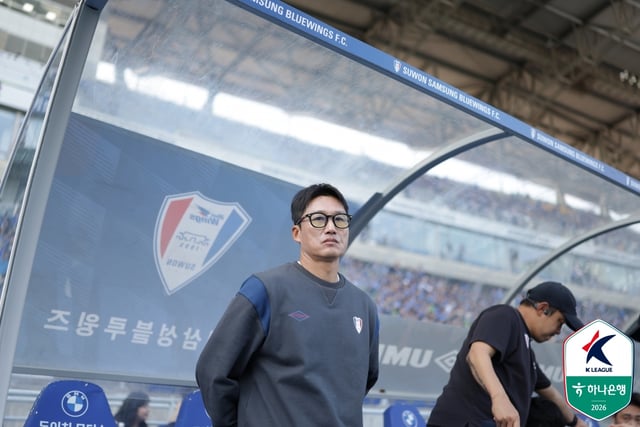 "An Unbeaten Streak of 9 Matches": Lee Jung-hyo's Suwon Charges Toward Direct Promotion in K League 1... "Luis Hat-trick" as Ansan Crushed 4-1