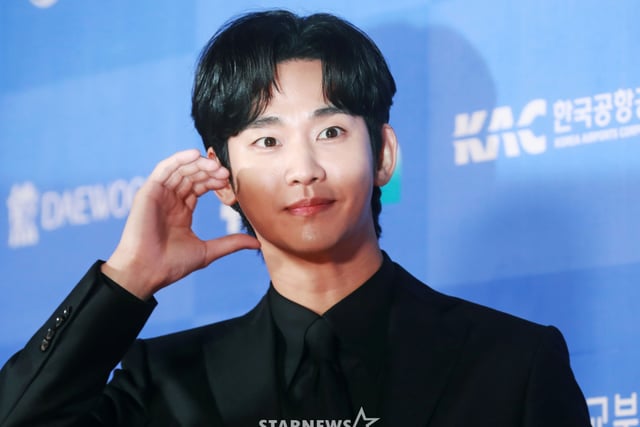 金秀贤回归……位居明星排行榜首位，火热复出