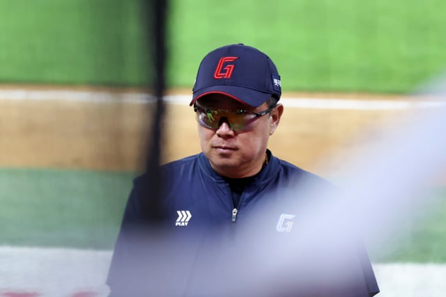 「7年連続KS」勝負師を連れてきてリビルドだけで3年··· 「7位・7位・7位」ロッテ、キム・テヒョン監督だけを変えても変わるのか