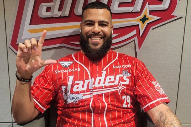 "Aquí no se puede jugar al béisbol" El contrato de dos años con ese extranjero, 'una villa completa de lujo' despierta "Yo también espero una temporada completa" La determinación de Abreu de SSG