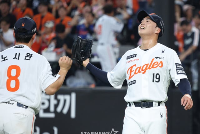 Hanwha's 'Remarkable' Victory: Wang Yencheng Accounted for a Quarter of the Wins, So Why Is His Contract Worth Only $300,000? Can the Level of the Asian Quota Be Raised Next Year? [Ryu Sun-gyu's Bizball]