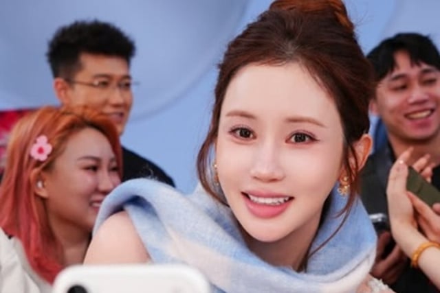 'セブン♥' イ・ダヘ、中国で大活躍..臨月の体で200億ウォンの売上を達成