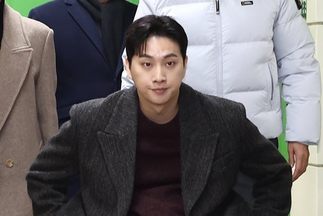 Park Wi, aware of 'disability mockery → adopted daughter controversy'... quietly deleting videos [Star Issue]