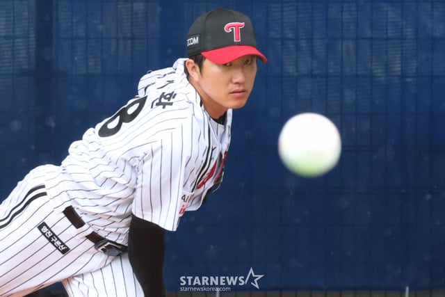 [Official] The Last Unicorn Finally Hangs Up His Cleats! 'U.S. Challenge → LG 4th Round' 25-Year-Old Right-Hander Also Released... 'Eliminated in Preliminary Playoffs' LG Cleans Up Roster of 11 Players, Including Jang Si-hwan
