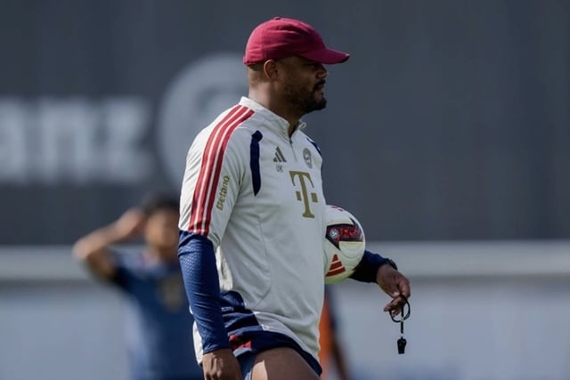 "Tôi gần như không ngủ và chỉ làm việc" Kompany cuối cùng đã suy sụp... "Nhân viên làm việc quá độ phân tích đối thủ đến tận đêm khuya"