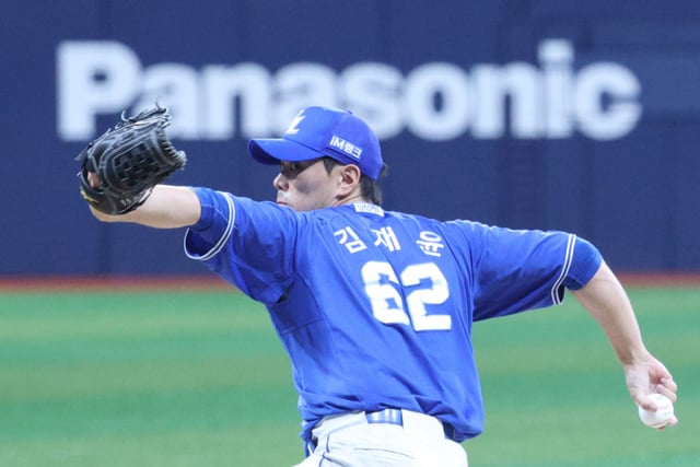 [Official] Major setback for Samsung! Closer with 35 saves 'finally' excluded from final roster, batting champion Gu Ja-wook joins dramatically... KIA confirms 30-man PO roster 'including Kim Do-young'