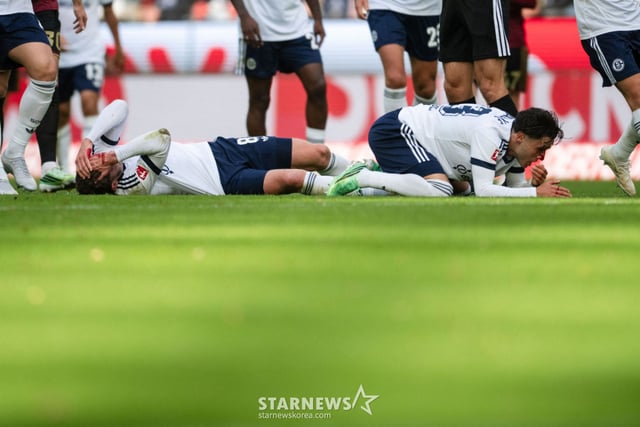 «¿Cómo pudo pasar esto?»: Dos jugadores quedaron cubiertos de sangre tras caer al suelo frente a Hwang Hee-chan; incluso el presunto responsable se disculpó profundamente... «Lamento lo ocurrido en una medida incomprensible»